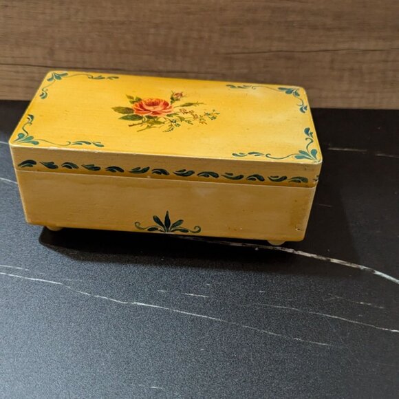 Vintage Hand-Painted Wooden Trinket Box Yellow Floral Design With Removable Lid - Picture 5 of 9